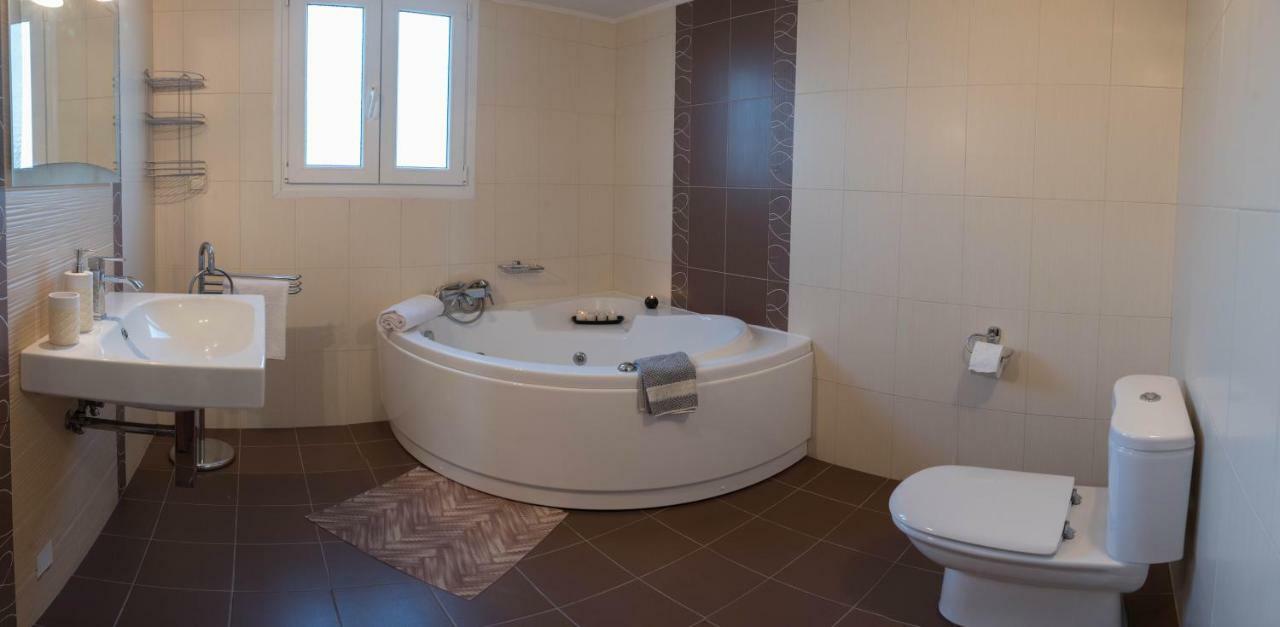 Villa Epavlis Haraki Exteriör bild